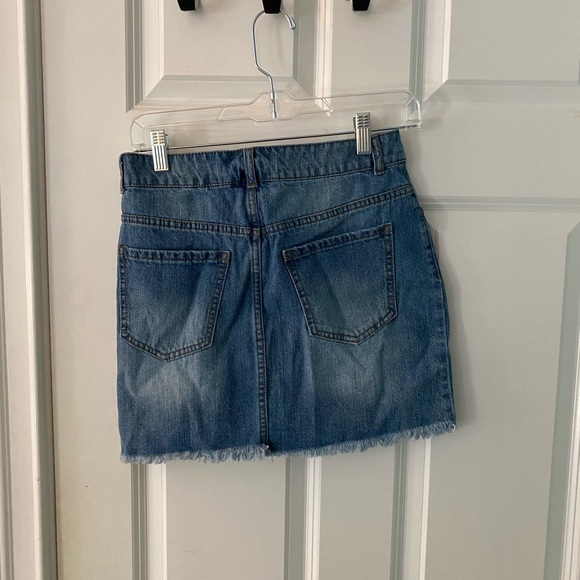 HOLLISTER, AMERICAN EAGLE, LUCKY BRAND, FOREVER 21 - Picture 3 of 8